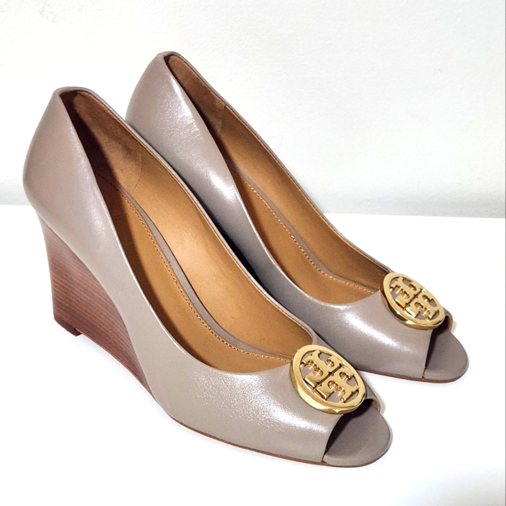 Tory Burch Benton Leather Peep Toe Wedge Gray and Gold Size 8 BRAND NEW